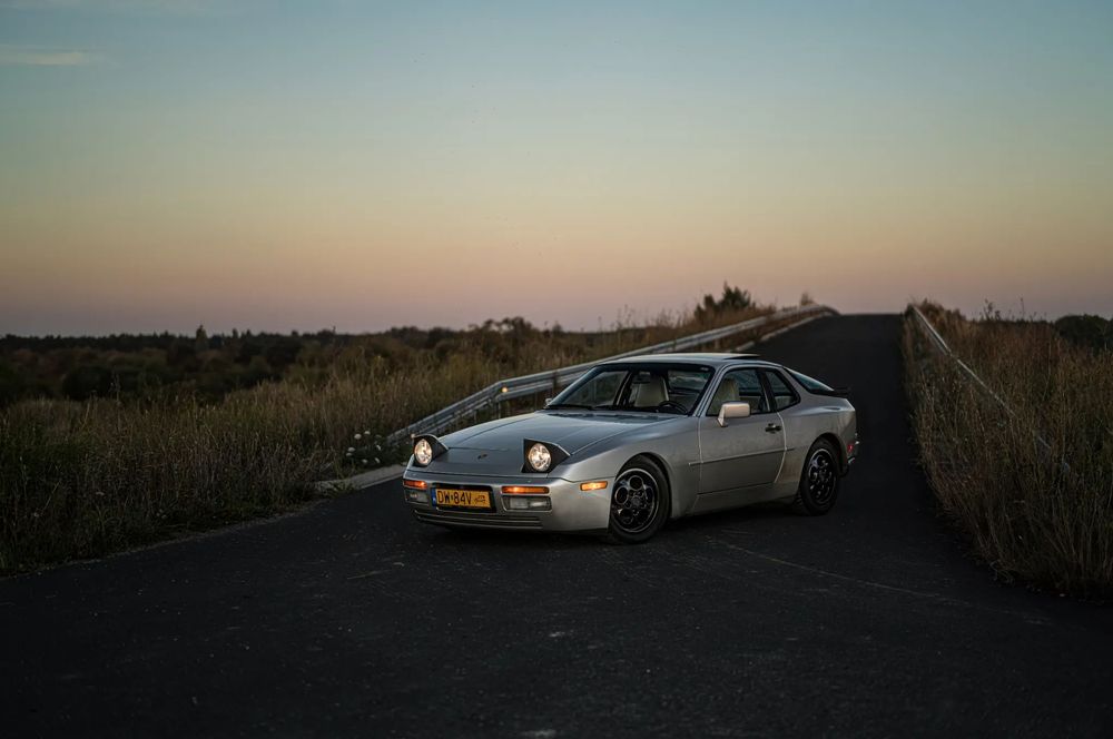 Porsche 944