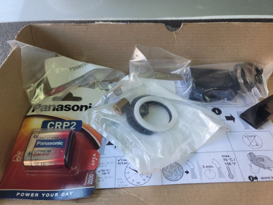 Смеситель для раковины Kludi Zenta сенсорный на две подводки 3810005
С