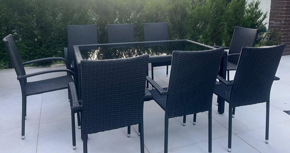 Conjunto de mesa e 8 cadeiras novas em rattan