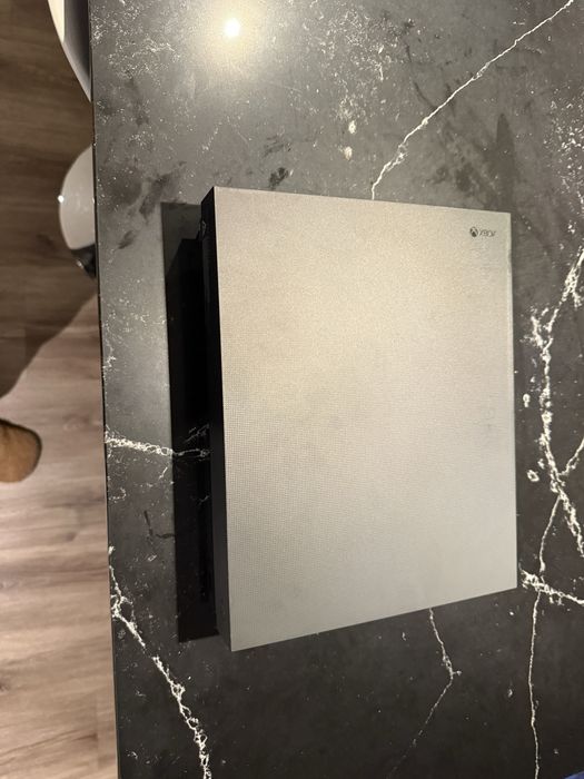 Xbox Project Scorpio 1TB + 1 comando + 2 jogos + kinect64171293397251124