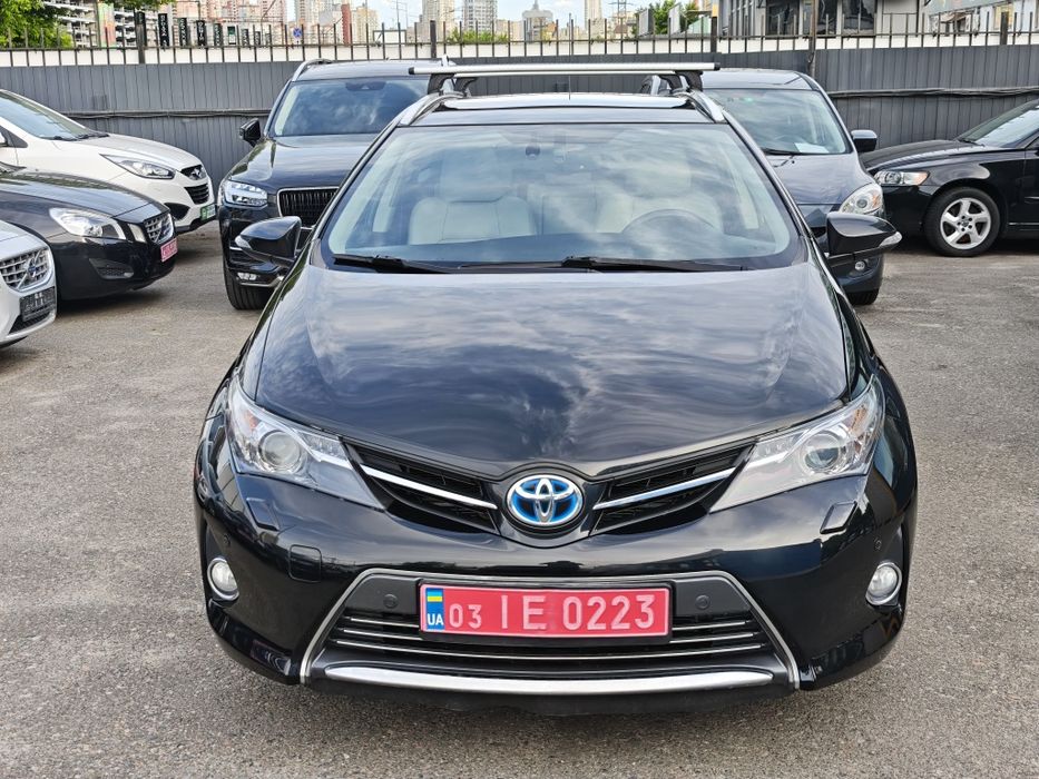 TOYOTA AURIS HYBRID 1,8 бенз+електро  2014 ІДЕАЛ ВІДЕО