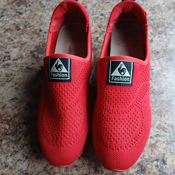 Продам женские туфли.