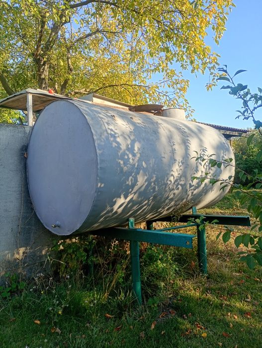 Продам бочку 2, 7куб.м