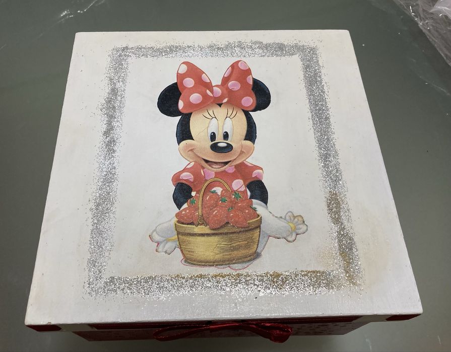 Caixa de madeira da Minnie