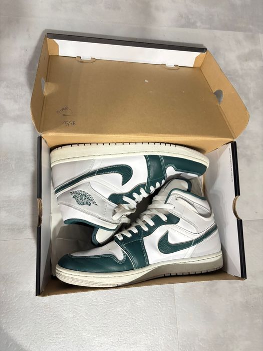 Air jordan brancos e verdes