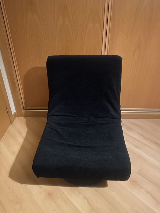 Vendo poltrona giratória forrada a tecido.