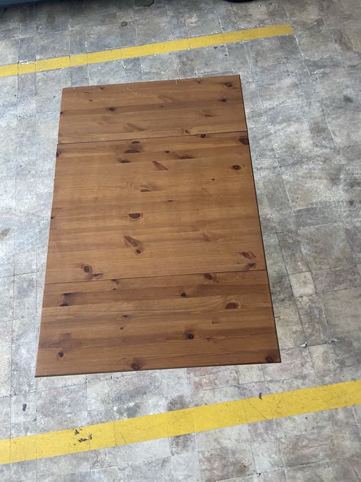 Mesa com abas rebatíveis