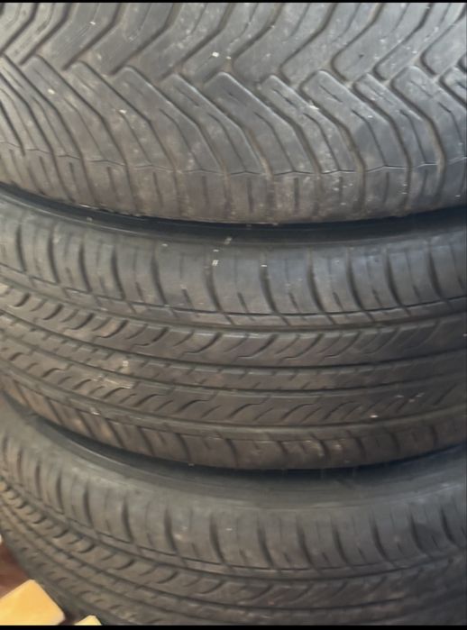 4 Jantes com pneus bmw em perfeito estado  medida:205/55R16