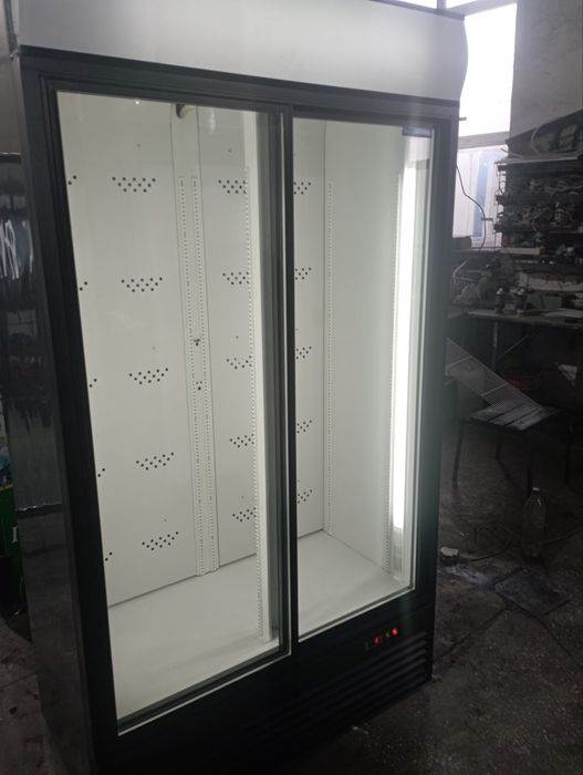 Холодильна шафа вітрина UBC Large 1500 чорний. Є сервіс!