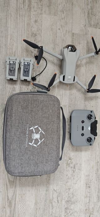 Dron dji mini 3, dwie baterie  + care