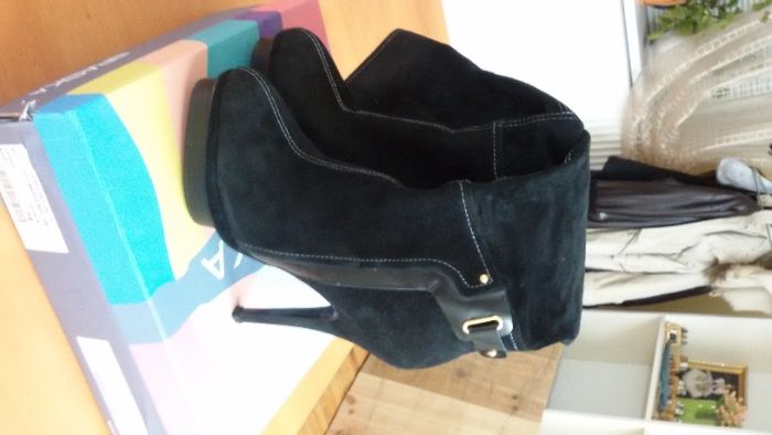 сапоги женские демис замшевые черные,голенища стрейчевые,модно и удобн