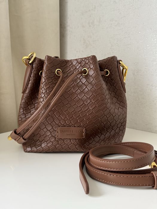 Коричнева сумка бочечка, шоколадна стильна сумочка