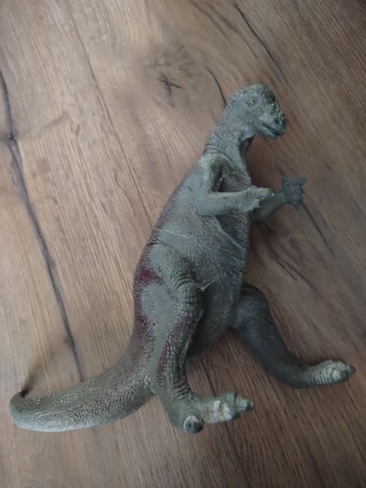Dinozaur 20 cm 20 zl