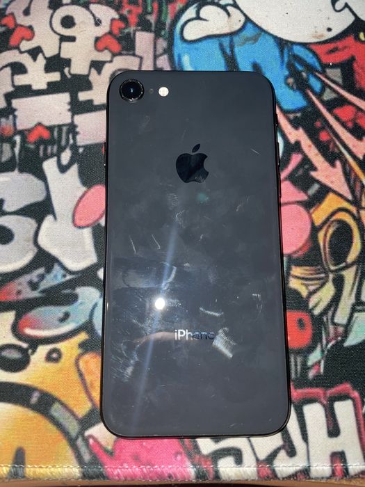 Продам срочно Iphone 8
