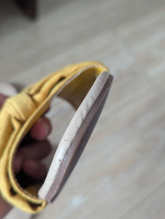 Żółte klapki ala zamsz Primark