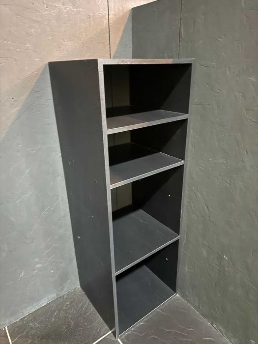 Estante pequena com divisórias