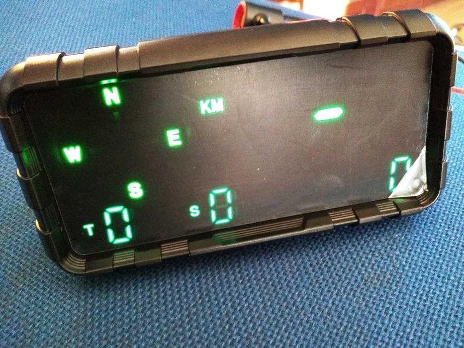 HUD z GPS i kompasem