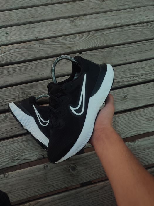 Кросівки Nike Renew Run 2,39 розмір,24.5-25 см по устілці