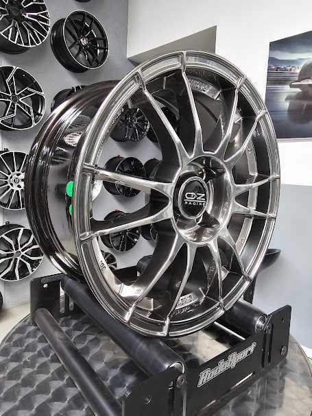 Jantes look OZ Ultraleggera em 15| 4x100 Hyper Black