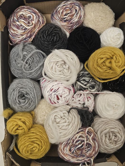 Włóczka zestaw mieszanki wełen z akrylem 1,47kg z 20