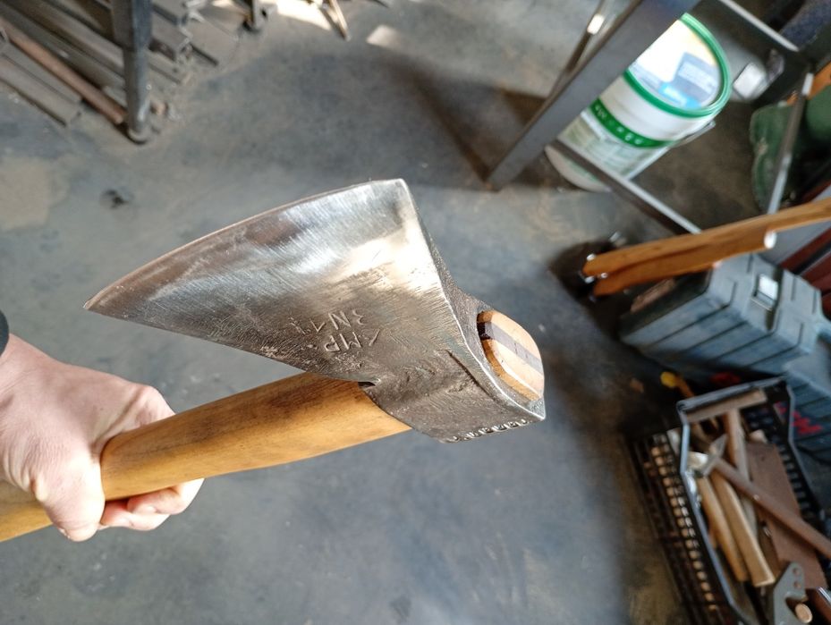 Ręcznie kuta siekiera ZMP 1,5kg / 60cm akacja