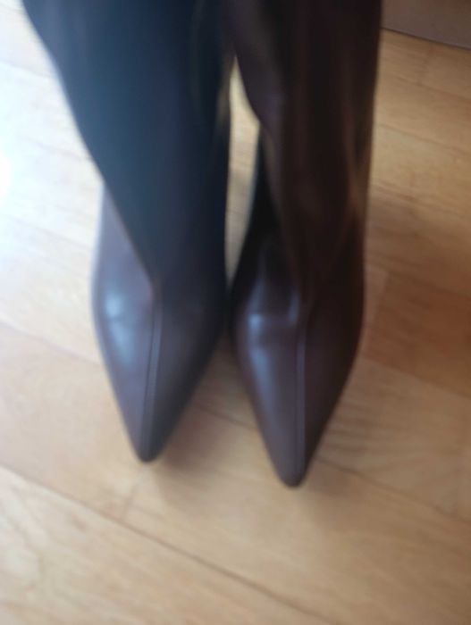 Krótkie kozaki damskie z szerszą cholewką brązowe r 37