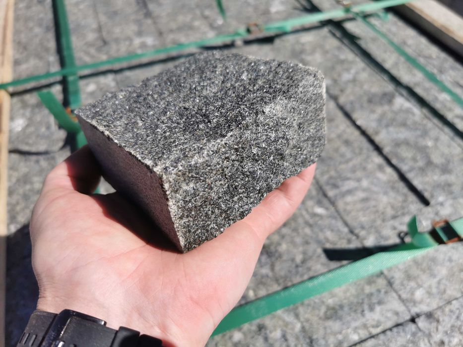 Czarna Kostka brukowa Granitowa na podjazdy, drogi, ścieżki. Promocja!