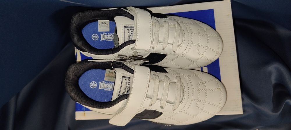 Nowe buty 32 "Lonsdale"