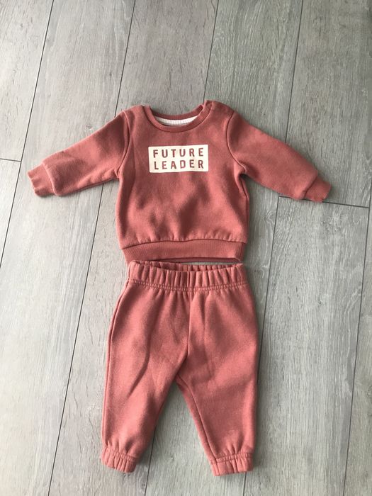 Костюм спортивний на дівчинку