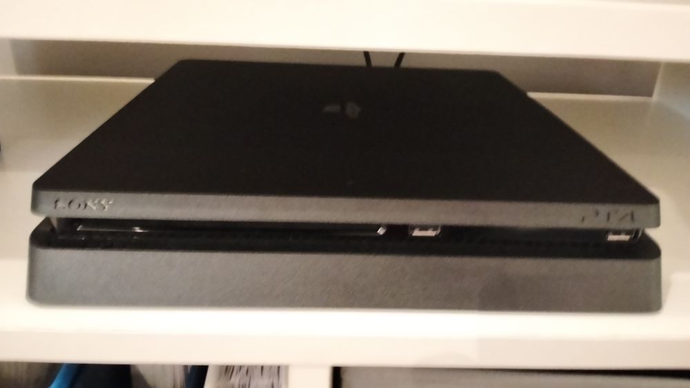 PS4 Slim 500GB na garantia, 2 comandos originais e Tekken 7