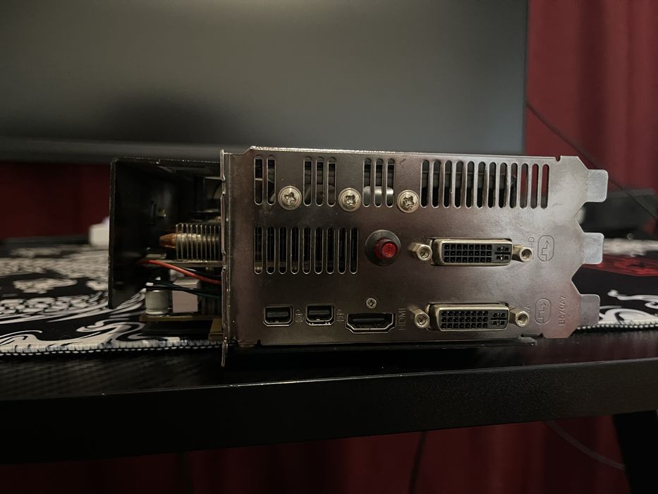 Radeon hd7990 відеокарта