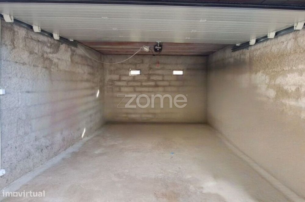 Moradia T3 no Outeiro de Bera com Terreno e Garagem