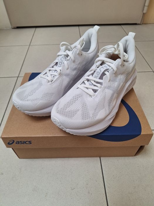 Asics Novablast 5 Branco (40)