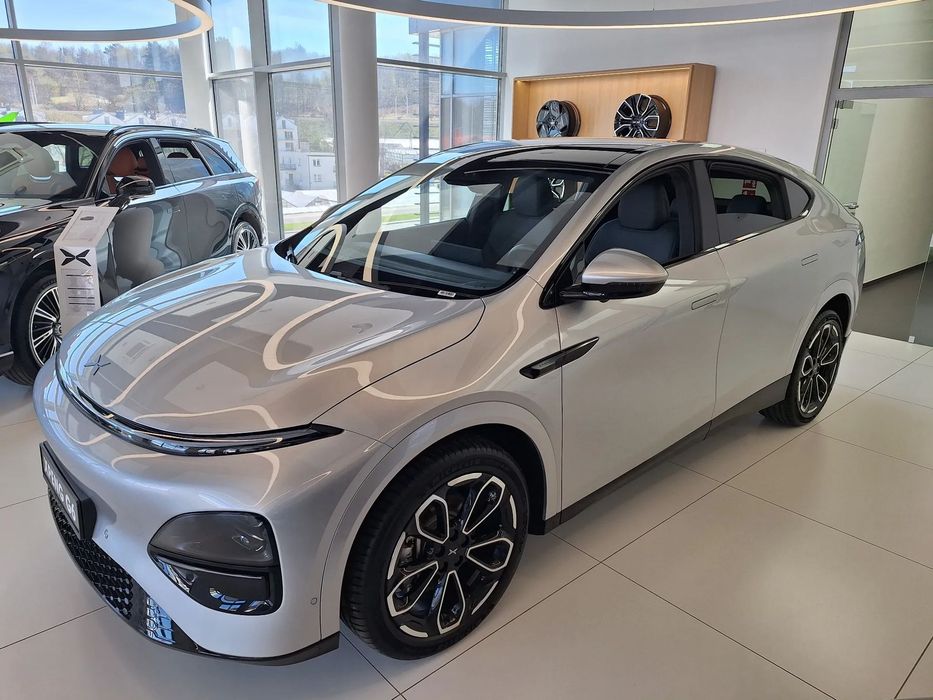 XPeng G6 Long Range POLIFT RWD 80,8 kWh, Silver Frost + Graphite Gray