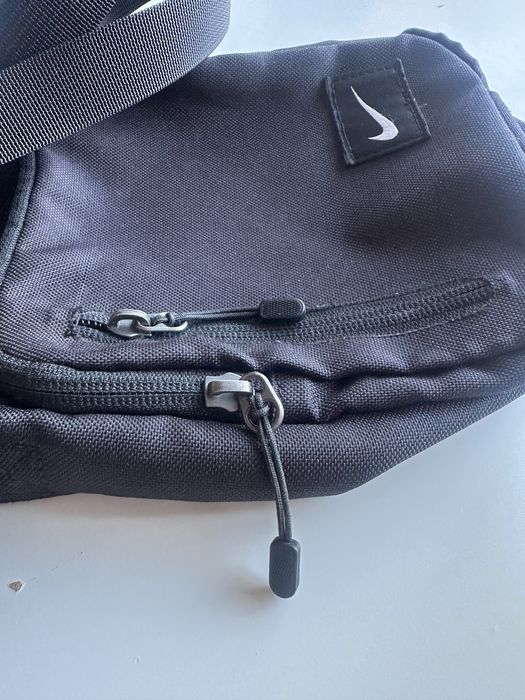 Saszetka Nike Core Small Items II