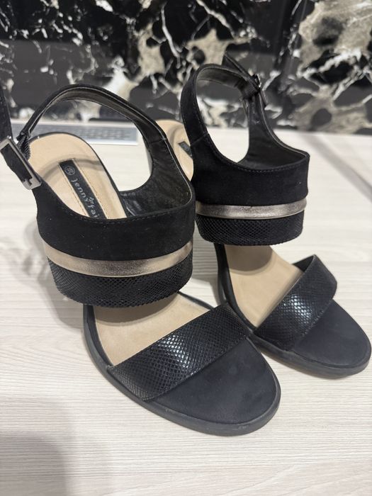 Sandałki damskie na obcasie 38