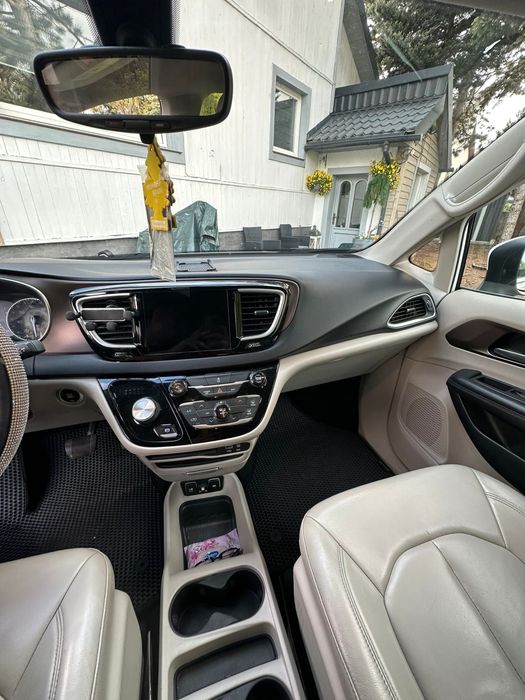 Auto Chrysler Pacifica