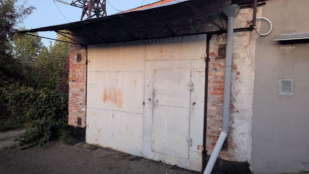 Великий гараж порядка 40кв у автокооперативі АК 16