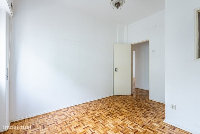 Apresento apartamento T3 com 2 varandas, localizado em Azambuja