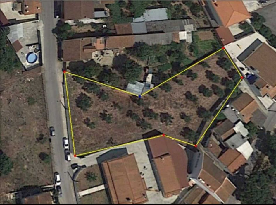 Vende-se Terreno URBANO 1800m2