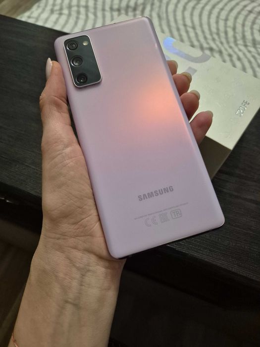 Смартфон Samsung S20FE