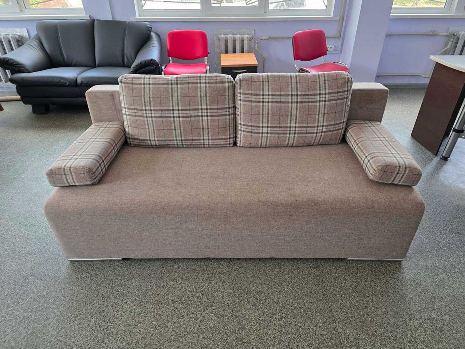 Продам диван-ліжко БУ у хорошому стані.