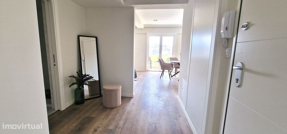 T3 Remodelado com Suíte, Open Space e Localização Privilegiada junto a