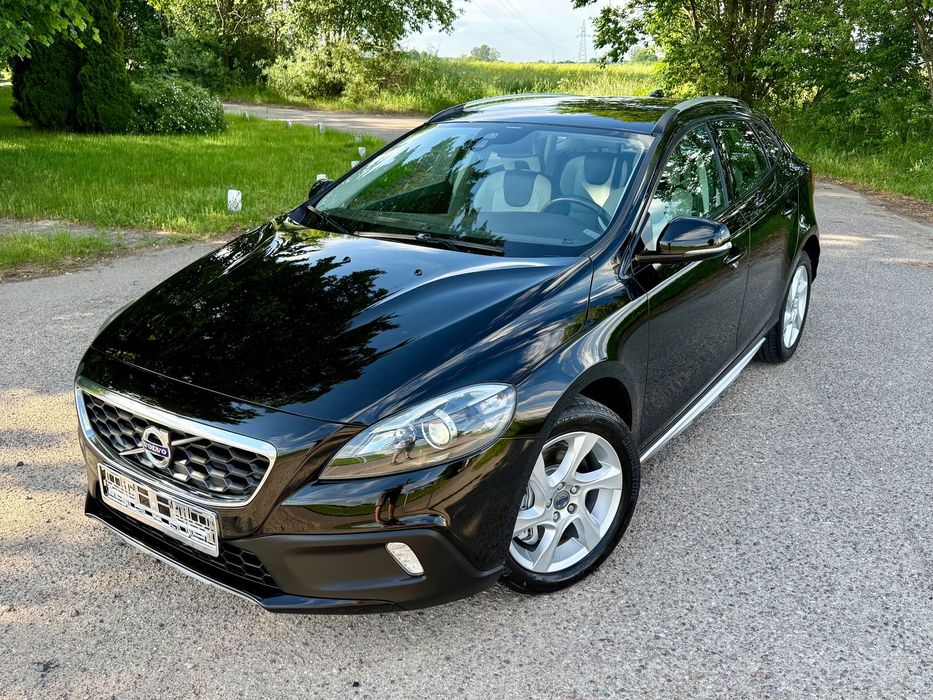 Volvo V40 Cross Country 2.0 Diesel D3* Piękny Środek ! Bi-Xenon* Skóra* KeyLess* Alu 17 !