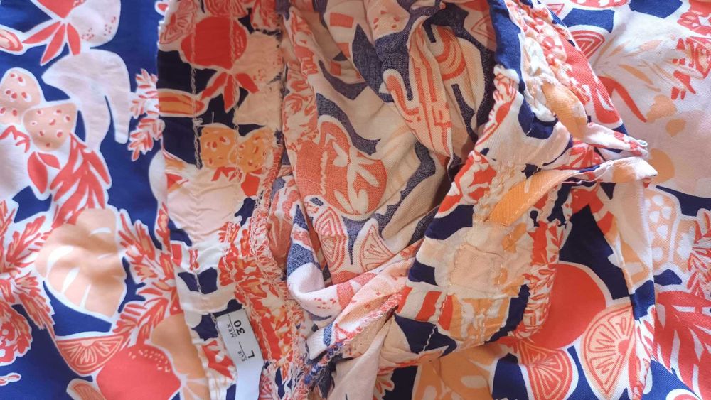 Pantalonas em azul e laranja