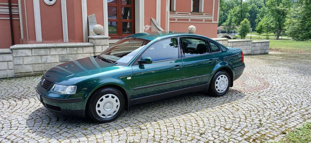 Volkswagen Passat Passat B5 Limo bezwypadkowy oryginalny lakier i szyby salon Polska