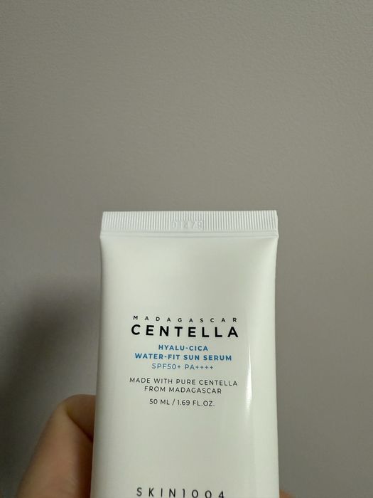 SPF50 hyalu-cica centella madagascar water-fit sun serum