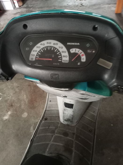 Vendo Honda , para peças sem documento, urgente para desocupar
