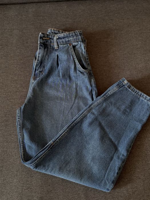 Джинси  28 розміру