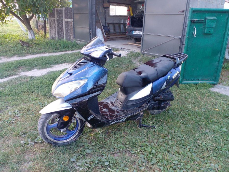 Скутер  чотирьохтактний мотор 80 двомісний